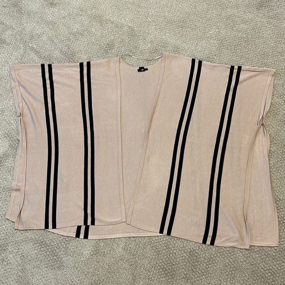 H and M Knit Poncho sweater - Picture 2 of 7